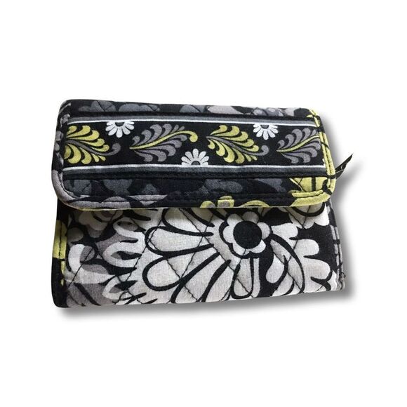 Vera Bradley Baroque Euro Wallet Trifold Good Condition - Picture 1 of 4